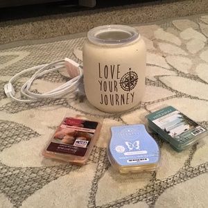 Scentsy Warmer with 4 waxes